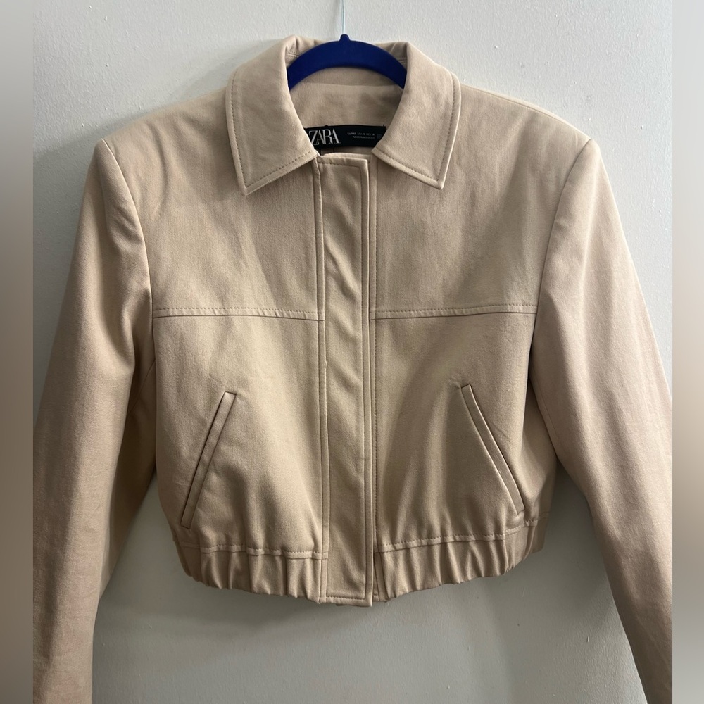 Cropped jacket with shoulder pads - Picture 8 of 8